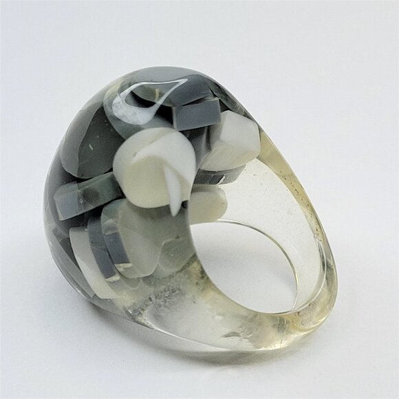 Chunky Oval Shape Resin Ring With Grey and White Pill Beads Lucite Large Ring - Picture 7 of 10